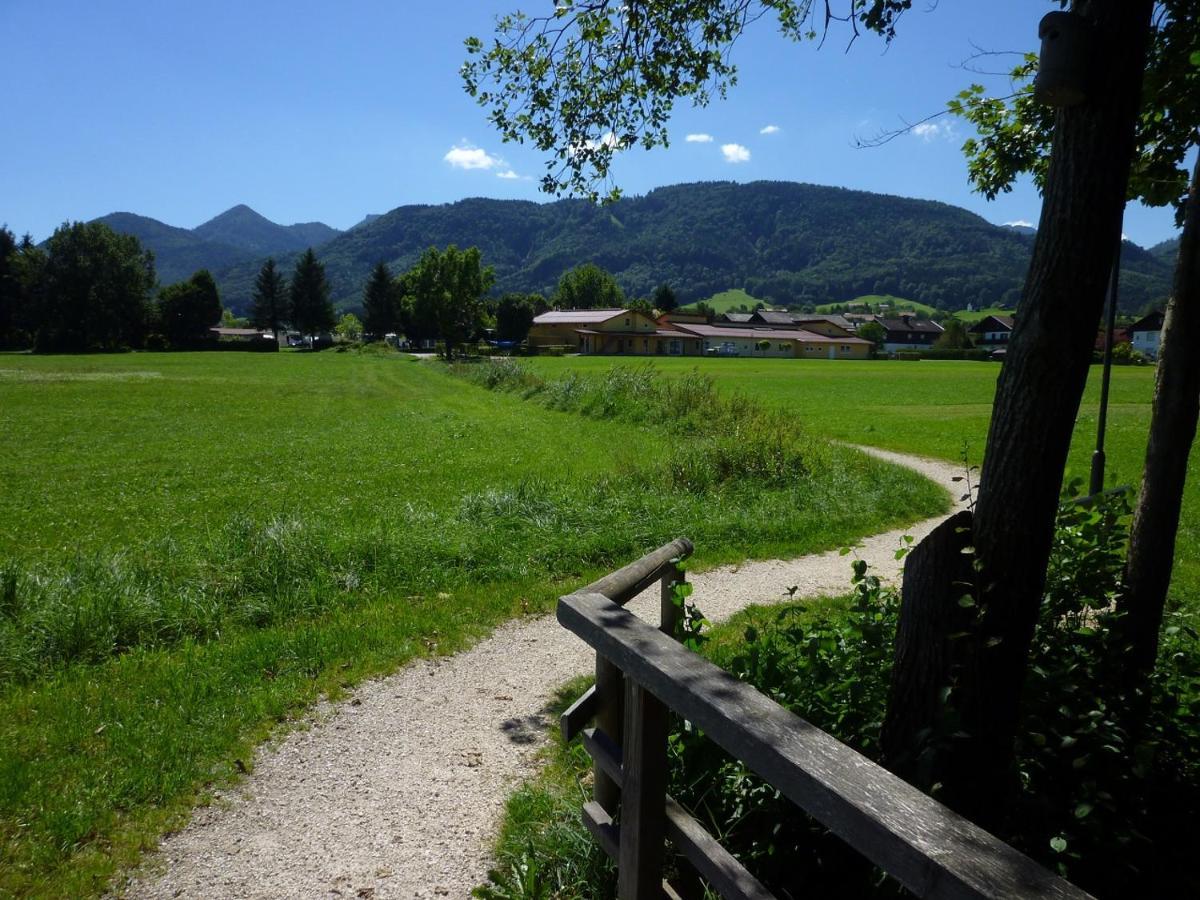 Zwischen Chiemsee Und Bergen Ug Bernau am Chiemsee Esterno foto